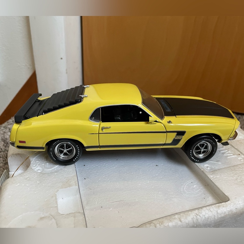NEW 1969 BOSS 302 FORD MUSTANG FRANKLIN MINT CAR 1:24 SCALE DIE CAST